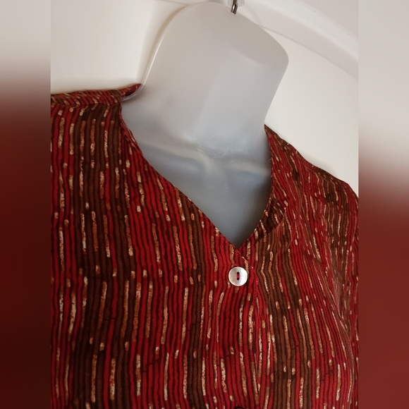 100% silk SAKS FIFTH AVENUE Sophisticated Striped Button-Up (#1,001) - Picture 4 of 8